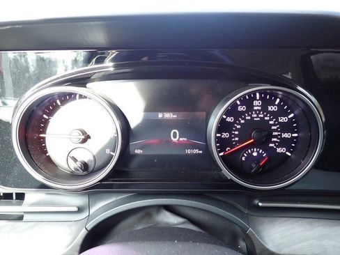 Used 2024 Kia Carnival EX image 15