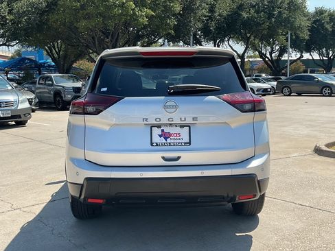 Used 2025 Nissan Rogue SV FWD image 5