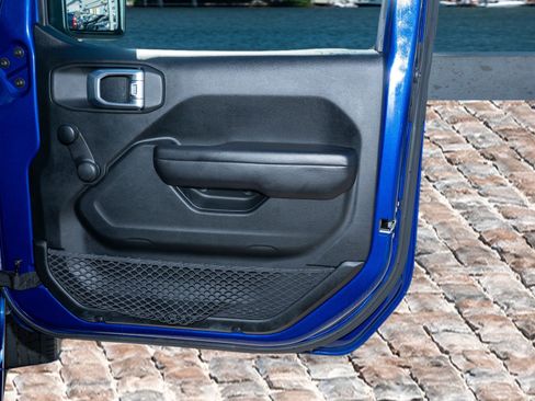 Used 2018 Jeep Wrangler Unlimited Sport image 12