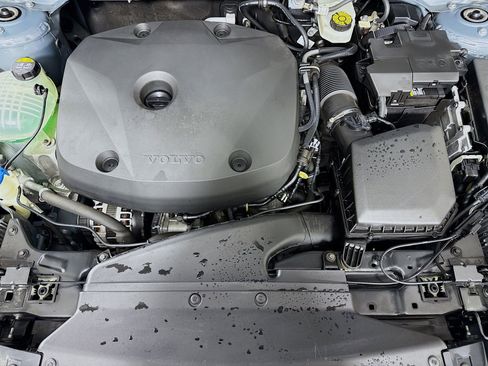 Used 2021 Volvo XC40 T5 R-Design image 30