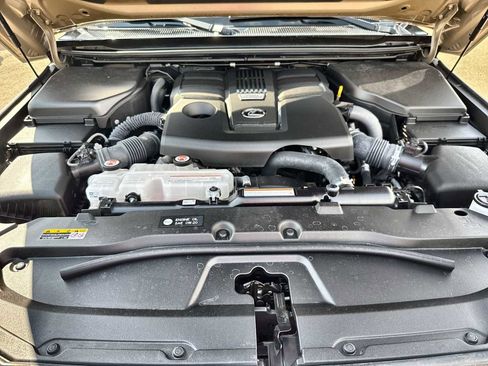 Used 2025 Lexus GX 550 image 13