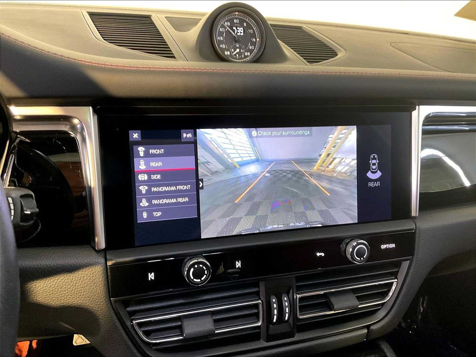 Certified 2023 Porsche Macan Turbo AWD/4WD image 31