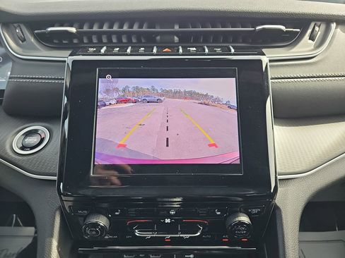 Used 2025 Jeep Grand Cherokee Laredo X w/ Luxury Tech Group I image 26