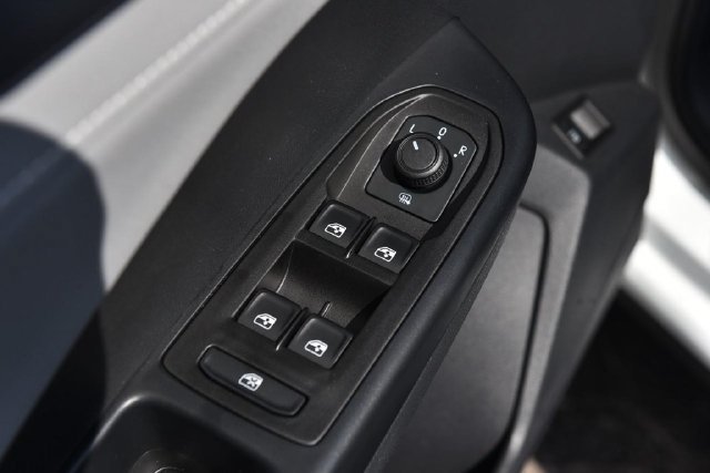 Used 2024 Volkswagen Taos SE w/ Panoramic Sunroof Package AWD/4WD image 8