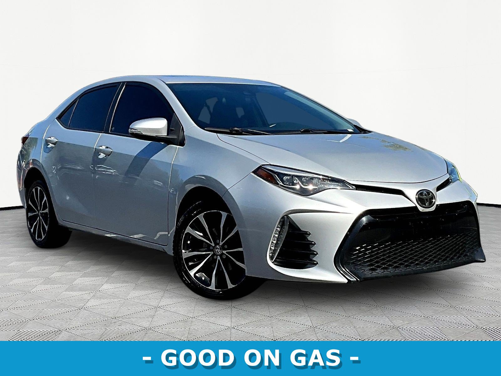 Used 2017 Toyota Corolla XSE w/ Carpet Mat Package (TMS) FWD image 3