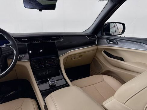 Used 2025 Jeep Grand Cherokee L Limited w/ Luxury Tech Group II RWD image 24