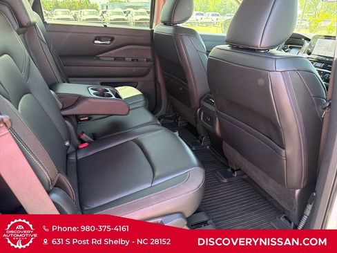 Certified 2024 Nissan Pathfinder SL FWD image 36