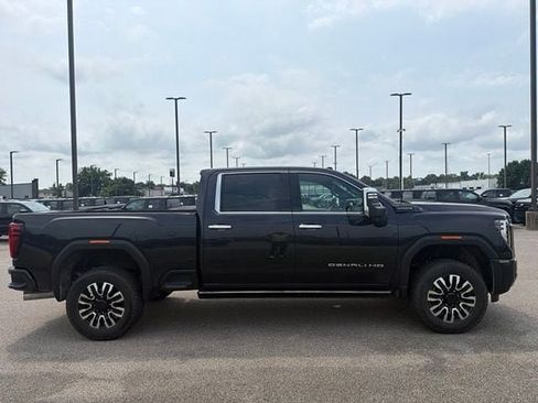 Used 2025 GMC Sierra 3500 Denali Ultimate AWD/4WD image 14