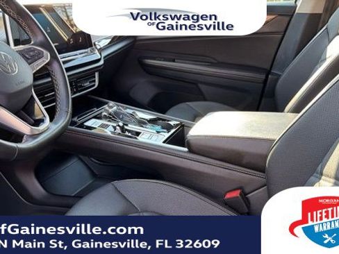 Used 2025 Volkswagen Atlas SE image 20