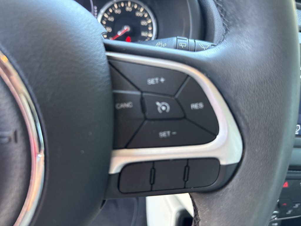 Used 2018 Jeep Renegade Latitude FWD image 21