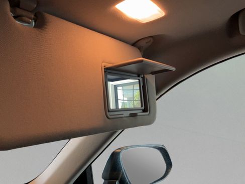 Used 2023 Toyota Highlander XLE FWD image 39