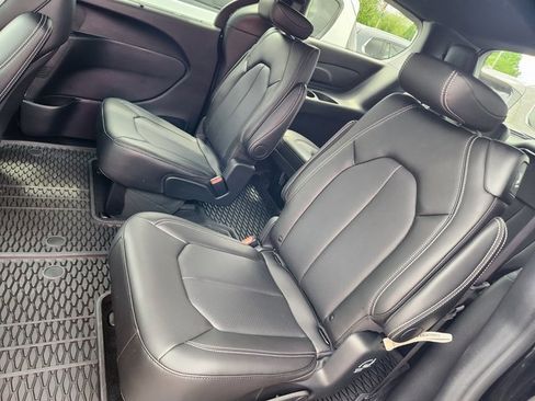 New 2025 Chrysler Pacifica Select image 7