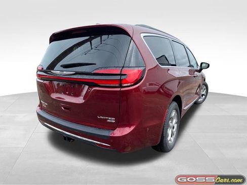 Certified 2023 Chrysler Pacifica Limited w/ Trailer Tow Group AWD/4WD image 3