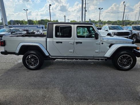Used 2023 Jeep Gladiator Overland image 6
