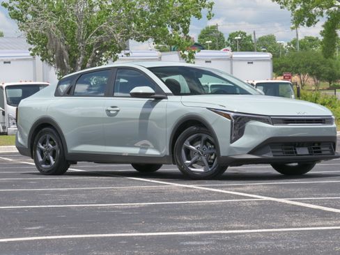 Used 2025 Kia K4 FWD image 2