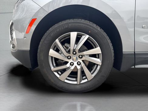 Used 2023 Chevrolet Equinox Premier image 5