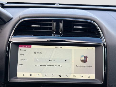 Used 2018 Jaguar F-PACE Portfolio image 31