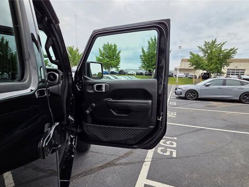 Used 2023 Jeep Wrangler Unlimited Sport AWD/4WD image 29