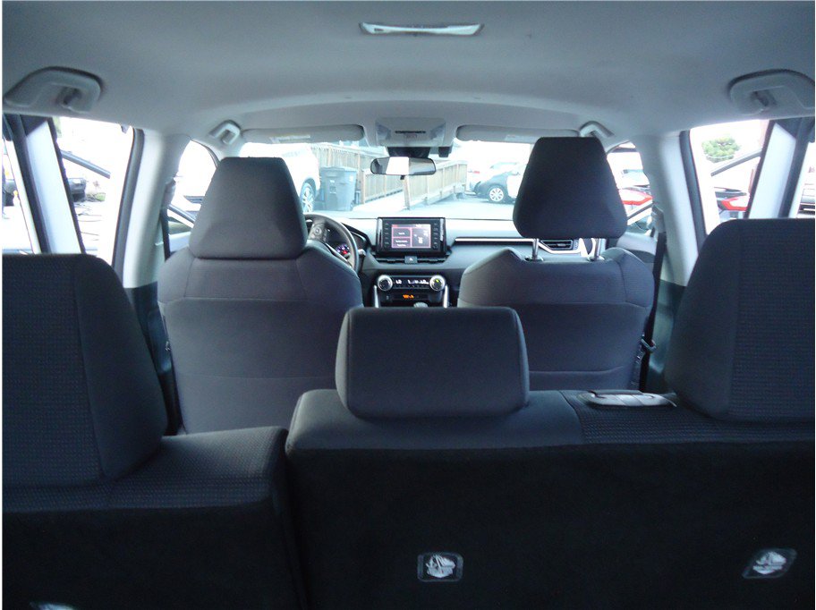 Used 2019 Toyota RAV4 LE w/ Carpet Mat Package AWD/4WD image 20