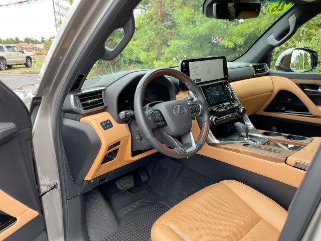 Used 2026 Lexus LX 700h Luxury AWD/4WD image 12