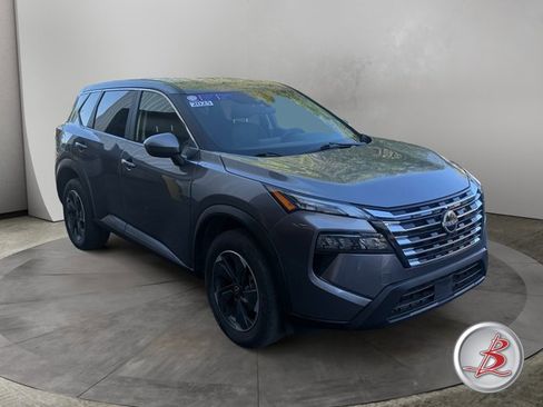 Used 2025 Nissan Rogue SV AWD/4WD image 1
