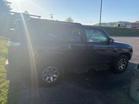 Used 2022 Toyota 4Runner TRD Off-Road AWD/4WD image 12