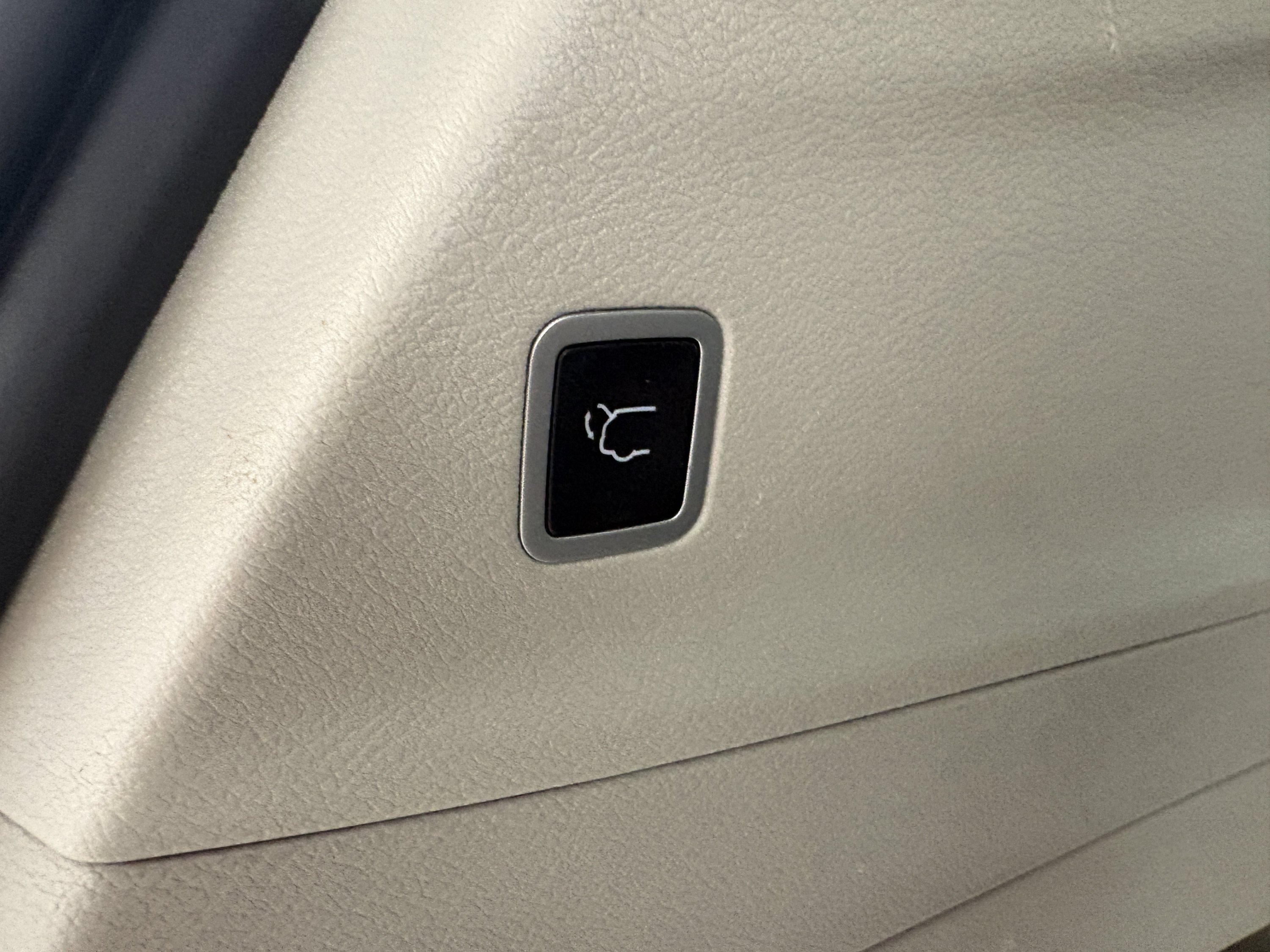 Used 2024 Chrysler Pacifica Touring-L FWD image 10