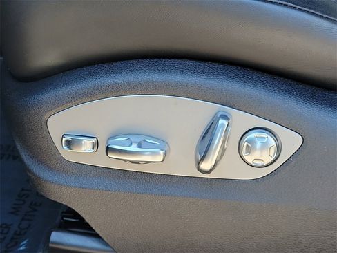 Certified 2024 Porsche Macan image 27