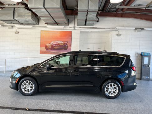 Used 2020 Chrysler Voyager Lxi FWD image 4
