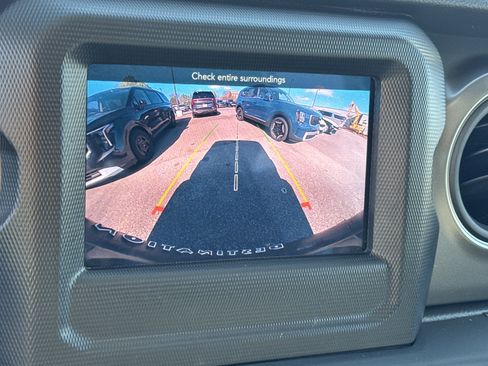 Used 2023 Jeep Wrangler Unlimited image 32