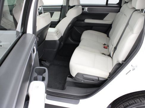 Used 2025 Hyundai Santa Fe SE FWD image 27