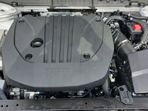 Used 2022 Volvo XC60 B5 Momentum w/ Protection Package Premier image 34