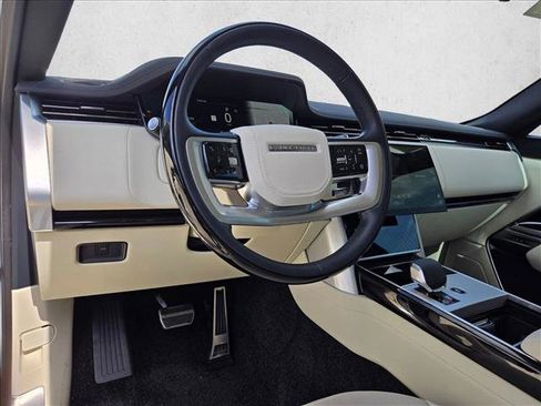 Certified 2025 Land Rover Range Rover SE AWD/4WD image 10