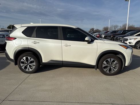 Certified 2023 Nissan Rogue SV image 2