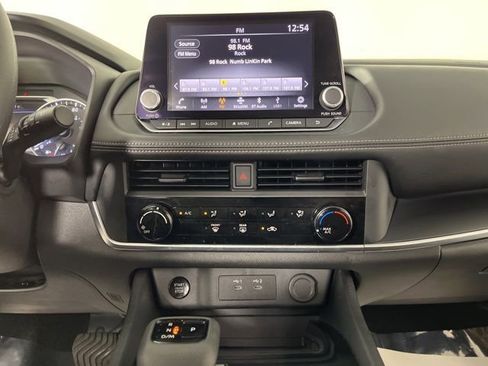 Used 2025 Nissan Rogue S FWD image 24