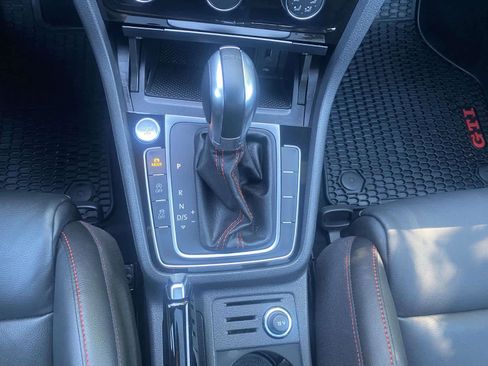 Used 2019 Volkswagen GTI SE FWD image 18