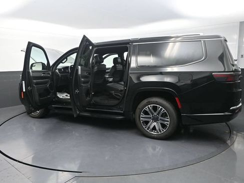 Used 2024 Jeep Wagoneer L Series II w/ Flexible Seating Group AWD/4WD image 36