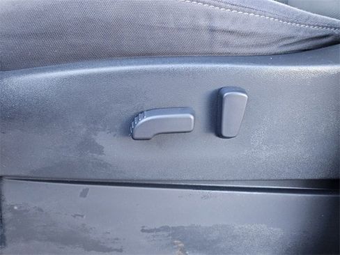 Used 2023 Nissan Frontier SV image 9