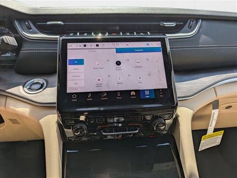 New 2025 Jeep Grand Cherokee Limited image 14