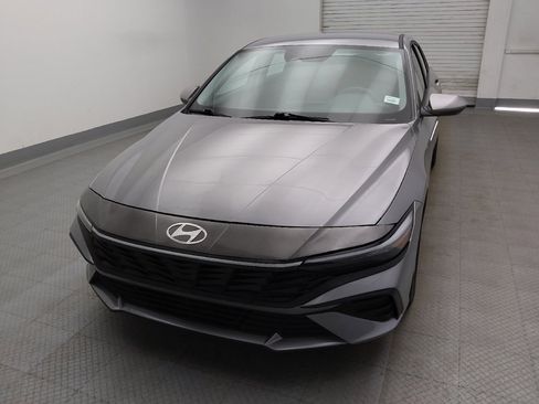 Used 2025 Hyundai Elantra SE FWD image 15