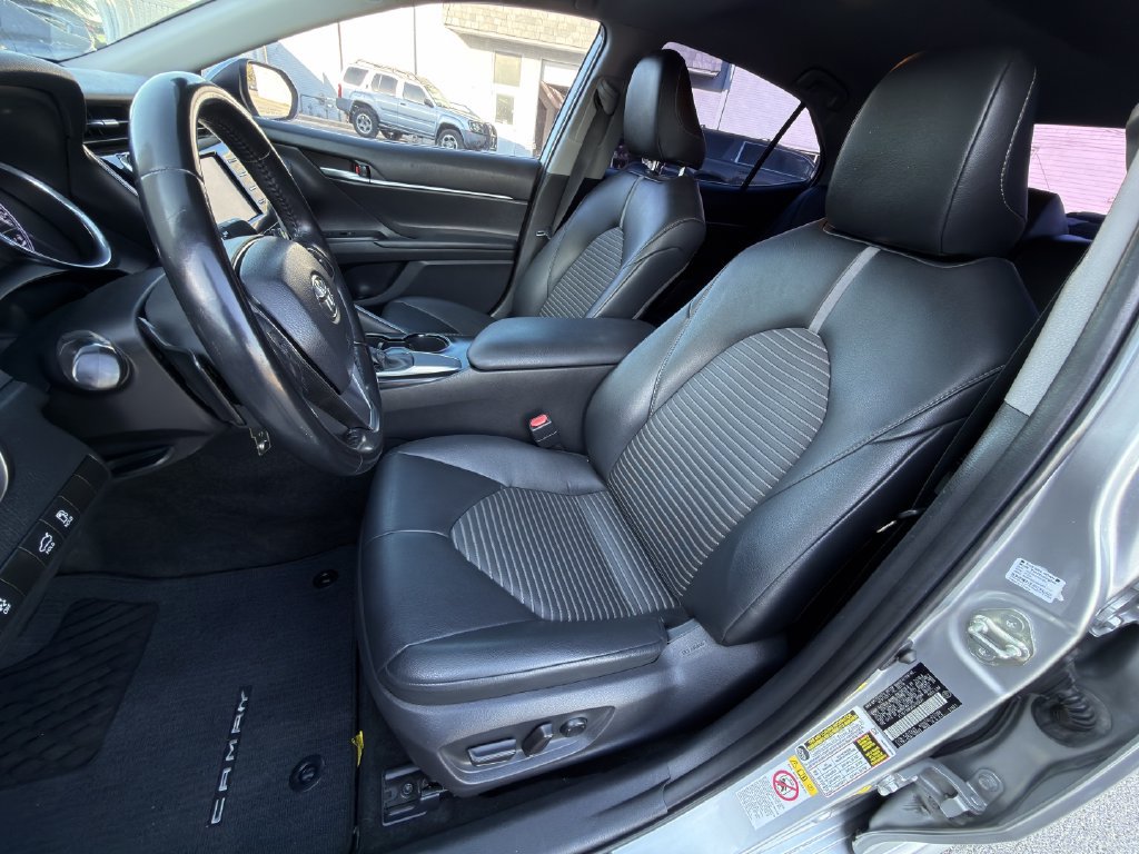 Used 2019 Toyota Camry SE w/ Carpet Mat Package FWD image 22