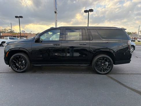 New 2026 Chevrolet Suburban RST image 5