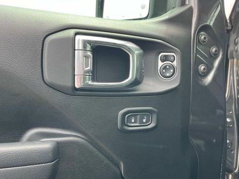 New 2025 Jeep Gladiator Sport image 10