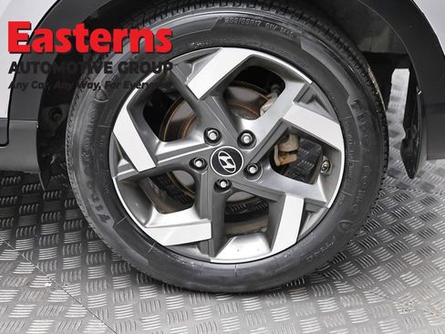 Used 2023 Hyundai Venue SEL image 8