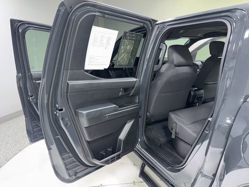 Used 2025 Toyota Tacoma SR5 AWD/4WD image 21