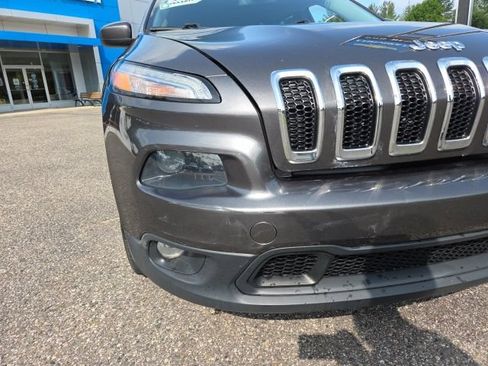 Used 2014 Jeep Cherokee Latitude w/ Cold Weather Group FWD image 22