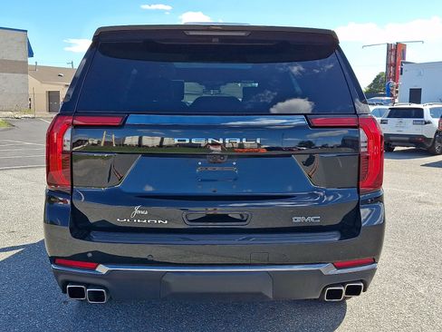 Used 2025 GMC Yukon Denali Ultimate AWD/4WD image 5