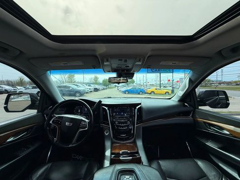 Used 2017 Cadillac Escalade Luxury AWD/4WD image 24