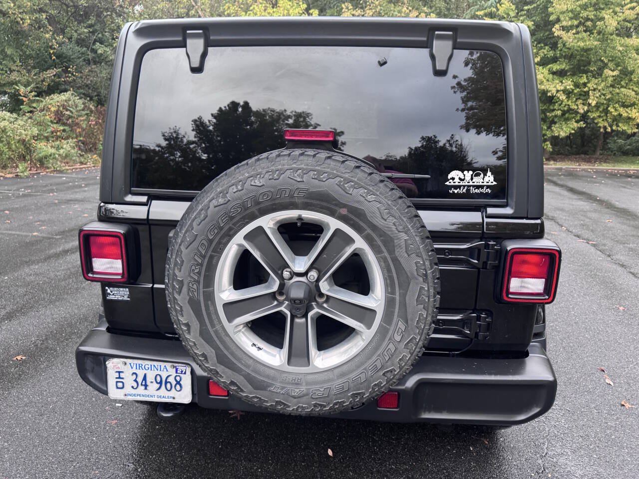 Used 2018 Jeep Wrangler Unlimited Sahara w/ Cold Weather Group AWD/4WD image 34
