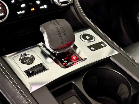 Used 2024 Jaguar F-PACE R-Dynamic S image 30